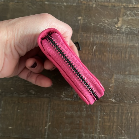 Badgley Mischka zip around wallet - Picture 6 of 11